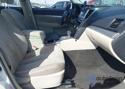 2013 Subaru Legacy 2.5I Premium из США, поврежденный, VIN 4S3BMCG68D3044132